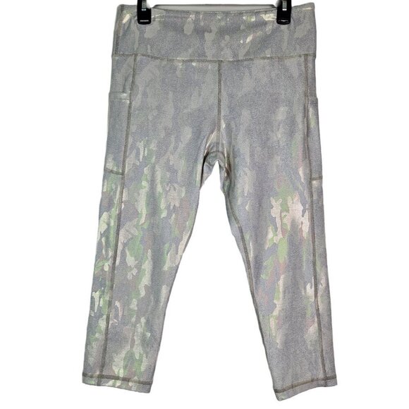 ZYIA Active Silver Camo Metallic Pocket Light n Tight Hi-Rise Capri Crop Legging - Picture 5 of 10